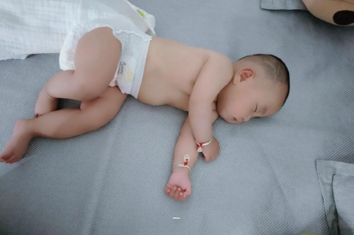 阿克苏宝宝总是摇头怎么回事